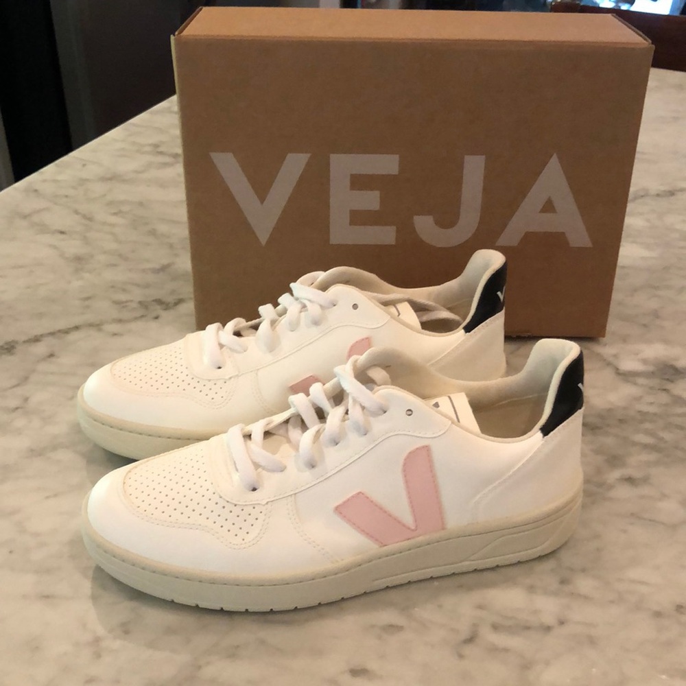 Veja brand new size 39/8